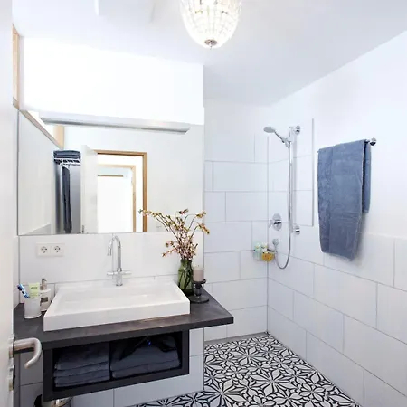 Koenigsschlaf No2 - Traum In Rosa Im Herzen Von Apartman Konstanz